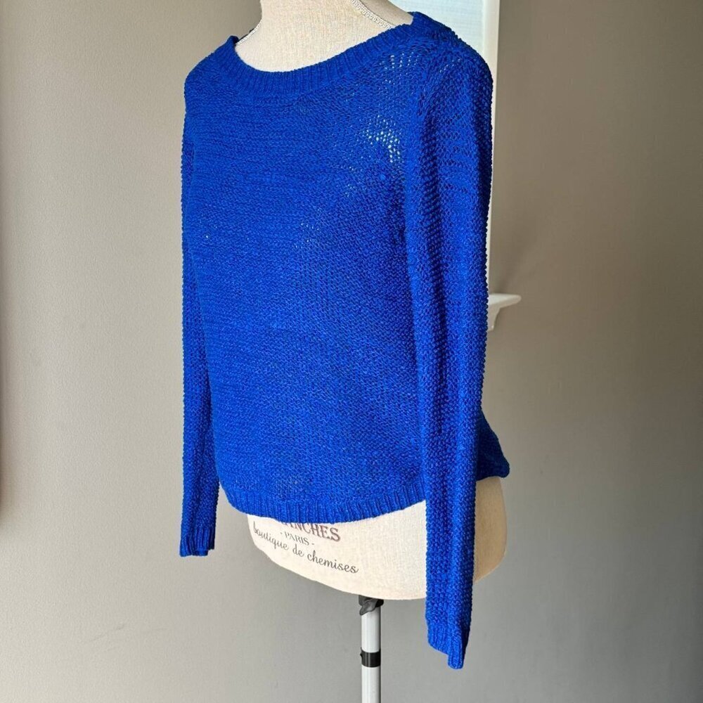 ๐ H&M Light Knit Womenโs Sweater in Gorgeous Royal Blue Color - Size 4๐ - Picture 4 of 8